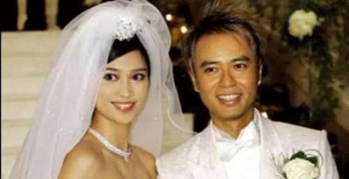 李克勤妻子晒聚会照，皮肤细腻状态佳，甄子丹妻子和李嘉欣也到场