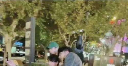飞轮海三缺一聚会，吴尊带家人和团员重聚，不见炎亚纶身影