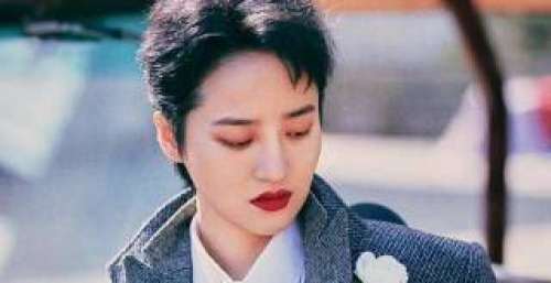 新锐唱作人蒋一侨发布最新写真，致敬梅艳芳经典封面