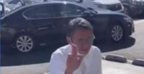 入狱像度假，还配三菜一汤？钮承泽戴墨镜微笑挥手，毫无压力？