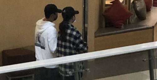 蔡少芬张晋带孩子和陈法蓉聚餐吃烤肉，在大厅吃烤肉很是低调