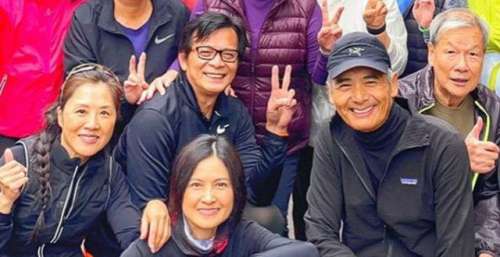周润发跑步队阵容曝光，邵美琪等大咖云集，发哥帮队员按摩没架子
