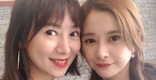 何美钿手捧蛋糕庆46岁生日，小师妹童颜依旧，错过张卫健终遇幸福