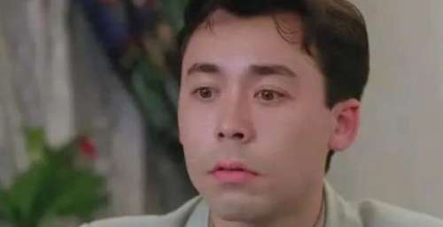 港星“鬼王”雷宇扬被曝耍大牌，全程臭脸合影，网友评请换位思考
