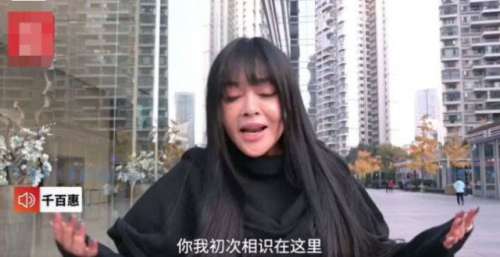 58岁千百惠自曝定居成都！在街头唱歌面色红润，脸部浮肿被疑整容