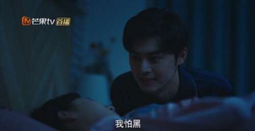 《住在我隔壁的甲方》治愈沙雕双甜齐下，188的男神竟是怕黑男孩