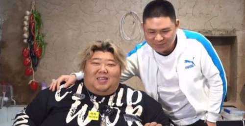 600斤胖猴仔出现意外？本尊亲自直播回应，身体倍棒还能吃