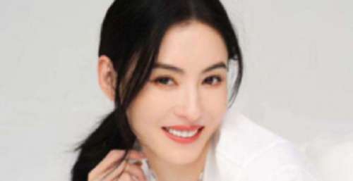 张柏芝带俩儿子逛街，14岁lucas身高超妈妈，三人互动亲密似朋友