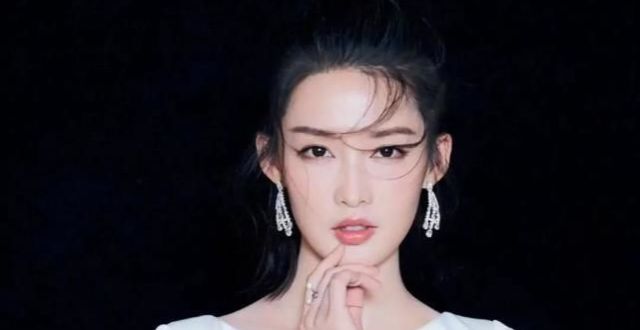 江南李沁，秀气而婉约，少女气息浓烈，这样的李沁是否喜欢？