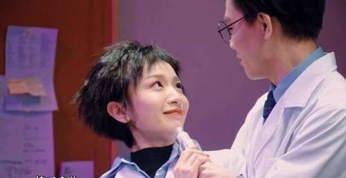一年一度喜剧大赛：喜剧该笑还是哭？没想到让一群年轻人玩明白了