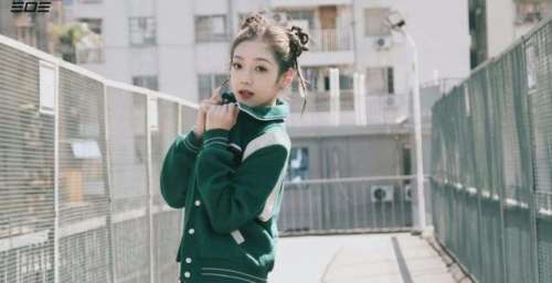 希林娜依高，新歌首唱青春向阳大片