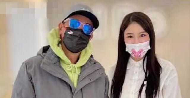 为应采儿准备惊喜？陈小春私下买戒指被偶遇，超细心反复确认尺寸