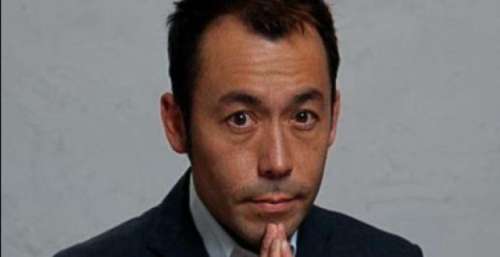 知名港星被曝耍大牌，与粉丝合影全程黑脸，态度冷漠称要拍赶紧