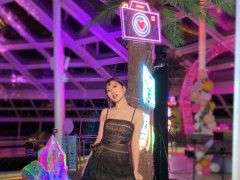 甄子丹17岁女儿晒美照！穿薄纱吊带裙皮肤白皙，脚踩恨天高