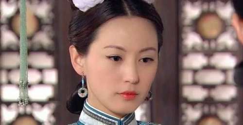 别人演“大家闺秀”只是像，她们简直就是名门大本人