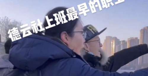 郭德纲名不虚传，德云社龙字科地狱特训，天不亮就去海河边喊嗓子