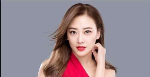 提前知道的惊喜！应采儿秀陈小春送的戒指，柜姐力证“春哥不凶”