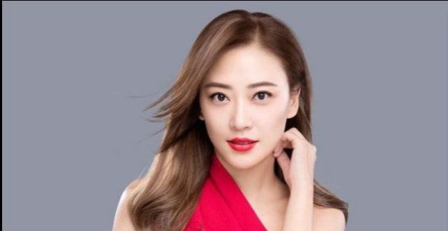 提前知道的惊喜！应采儿秀陈小春送的戒指，柜姐力证“春哥不凶”
