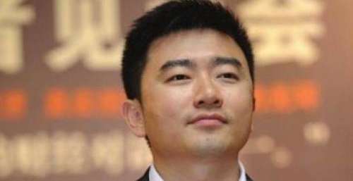 前央视主持人芮成钢：获刑6年，出狱后模样大变，已无当年风采