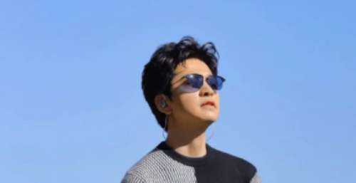 李健在烧烤店与音乐人合唱《风吹麦浪》，《一路唱响》探访彩云之南