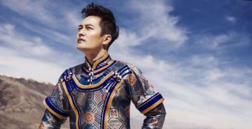 云飞凭借《星光大道》走红，二婚迎娶郭津彤，如今怎么样了？