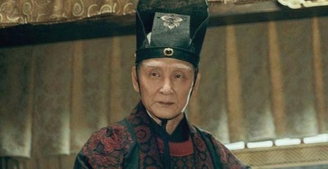 《雪中悍刀行》：“韩貂寺”帅气亮相发布会，“青鸟”大方秀兵器
