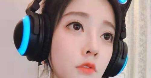 冯提莫舞台节奏越来越好，把控整体演奏过程，离不开对音乐的喜欢