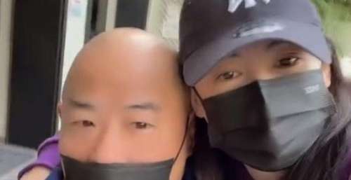 张柏芝回港为爸爸庆生，豪宅住33年奢华似酒店，亲父亲脸颊显温馨