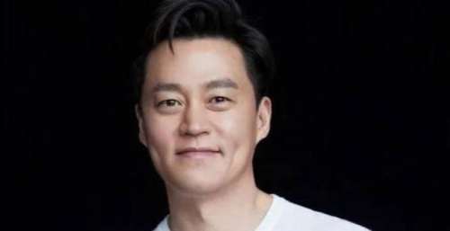 韩国知名男星李瑞镇头发稀成地中海，新剧造型引起韩国网友热议！