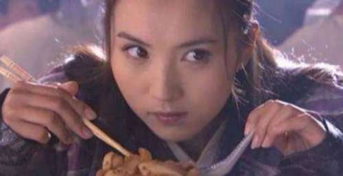 《天龙八部》阿紫和阿朱本相似，如何改变“小恶魔”阿紫？
