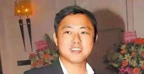 纪被起诉，吴佩慈生4娃无名份的背后，是纪早想好的后路