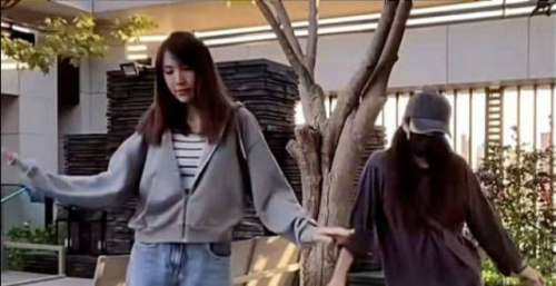 林志颖老婆自信炫舞技，长手长腿僵硬得像电线杆，孙莉无辜躺