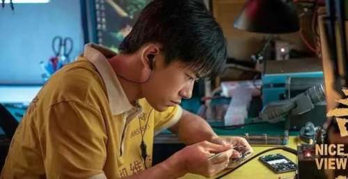 易烊千玺来深圳“打工”了！职业竟是