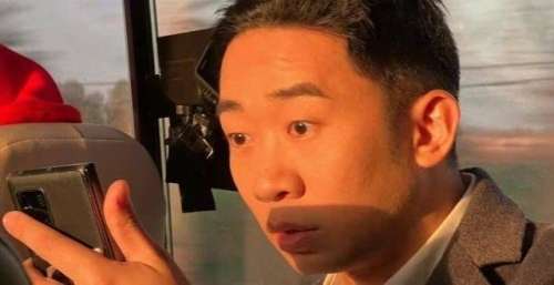杨迪分享范丞丞镜头下的自己，和贾玲挤在东北大炕上，共盖一床花棉被