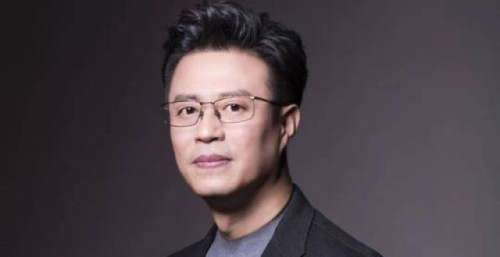 著名主持人白燕升：不辞辛劳照顾瘫痪妻子，阔别央视活出百味人生