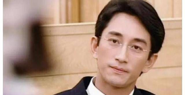 著名演员吴启华：曾出演“方唐镜”，两婚两离，独自抚养孩子长大