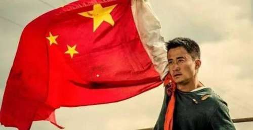 吴京没有军权，为何拍电影能调动坦克？原因让人感动