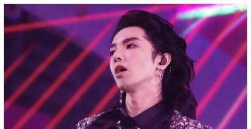 阿信华晨宇互关，对“火星演唱会”高度评价，直言会“爬墙”观看