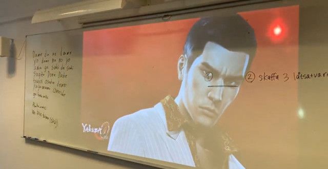教师在瑞典的课堂上与学生一起唱《如龙》歌曲“ばかみたい”！