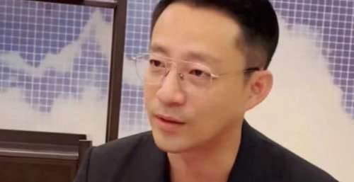 汪小菲离婚后异性缘爆棚，新店开业被女粉丝追着合影，被赞又帅又温柔