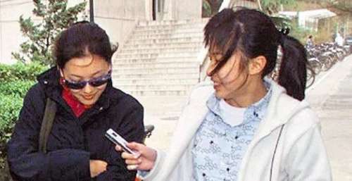 伏明霞跟梁锦松在一起，原来也是甘比报道的，如今他们还成为好友