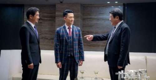《也平凡》张国立演绎多重身份，林峯被反向培养，郑恺身心俱疲