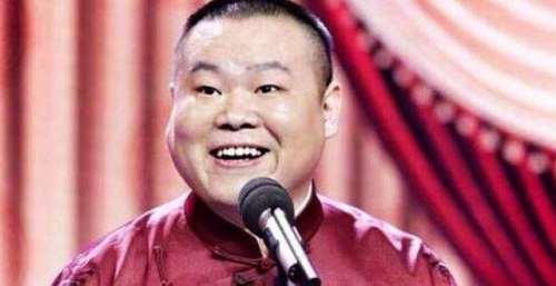 岳云鹏演出现场遭遇男观众被媳妇查岗，郭德纲被女粉丝亲出口红印