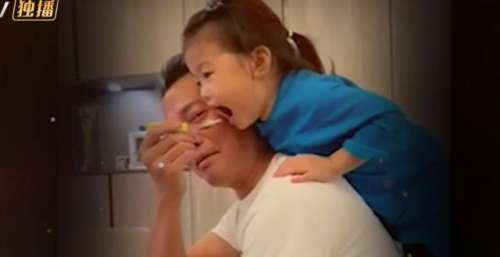 3岁女儿出镜漂亮，半年没见不理爸爸谢天华，陈小春：他很想孩子