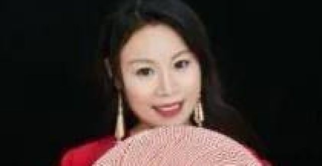 “草帽姐”徐桂花：一夜成名，却遭遇口碑暴跌，如今安心带孙子