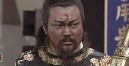饰演“包青天”的金超群，一夜成名，娶小23岁娇妻，如今怎样了？