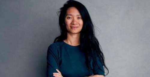 宋丹丹女儿力排众议，让黑人为广岛下跪，网友：为何不跪南京？