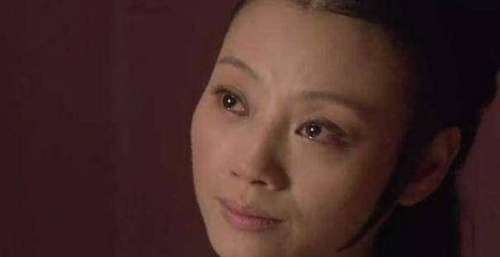 她是婢女出身，一生无宠，因生养一个好儿子，活到97岁成皇太后