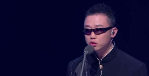TMEA娱乐盛典：五首歌连唱带来惊喜，舞台祝福话语感人！