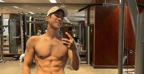 34岁的李治廷，60岁的颈椎，该热搜引起网友无数共鸣